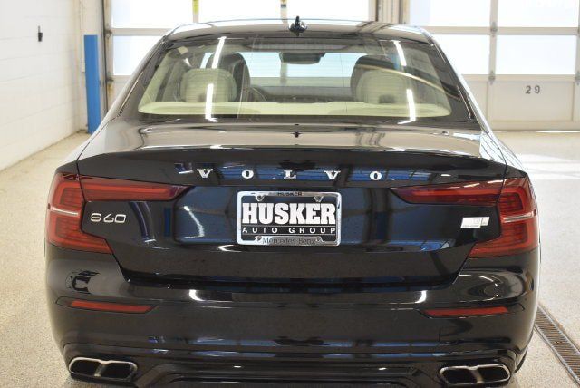 Used 2022 Volvo S60 T8 R-Design Expression w/ Premium Package AWD/4WD image 11