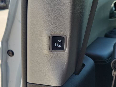 Used 2023 Chrysler Pacifica Touring-L FWD image 20