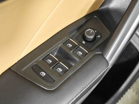 Used 2024 Volkswagen Tiguan SE FWD image 34