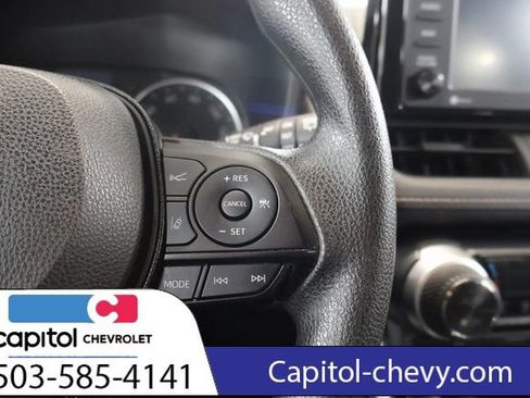 Used 2020 Toyota RAV4 XLE w/ Carpet Mat Package AWD/4WD image 19