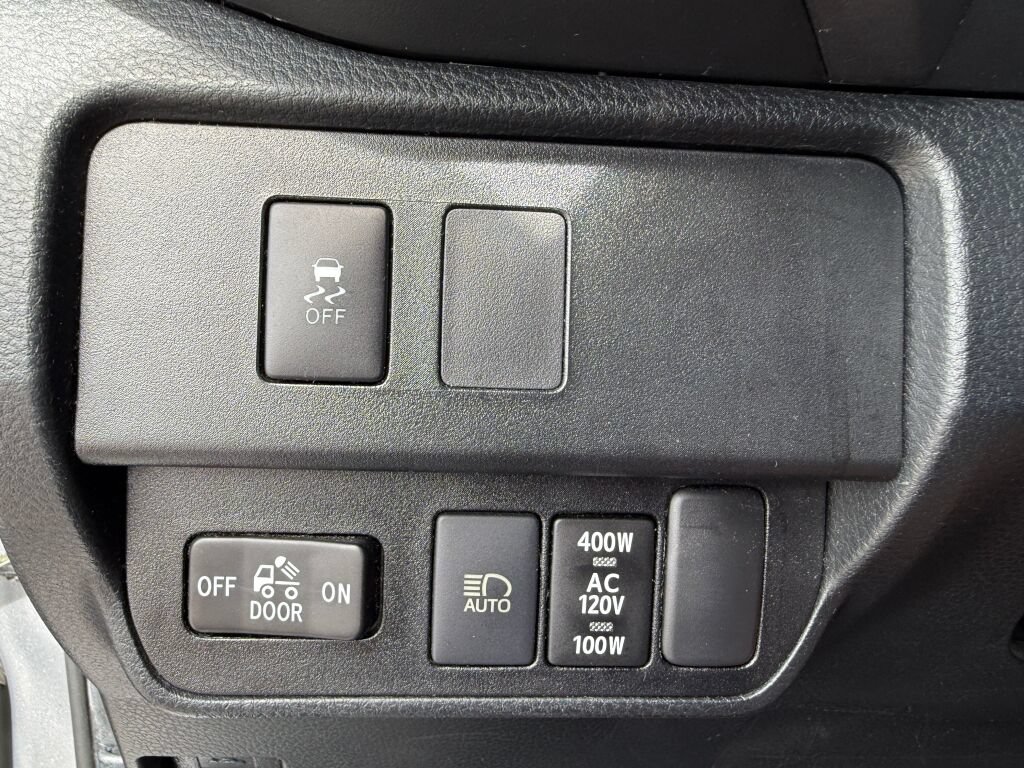 Used 2021 Toyota Tacoma TRD Off-Road w/ Technology Package AWD/4WD image 29
