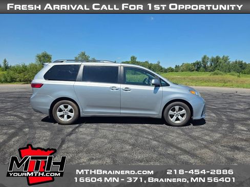Used 2020 Toyota Sienna LE FWD image 1
