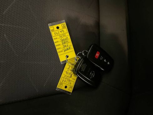 Used 2020 Toyota RAV4 XLE w/ Convenience Package image 27