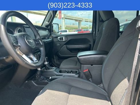 Used 2023 Jeep Wrangler Unlimited Rubicon 4xe w/ Cold Weather Group AWD/4WD image 37