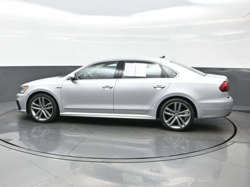 Used 2017 Volkswagen Passat 1.8T R-Line FWD image 3