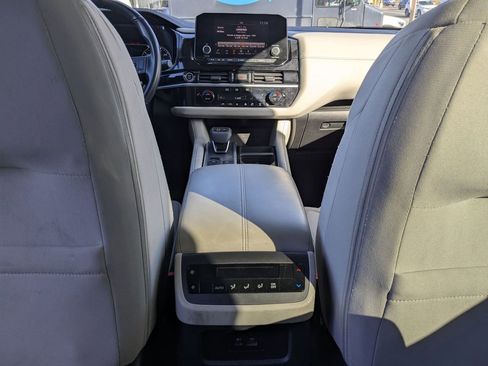 Used 2024 Nissan Pathfinder SV image 30