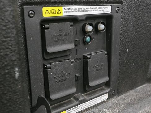 Used 2021 Ford F150 Lariat w/ Max Trailer Tow Package image 13