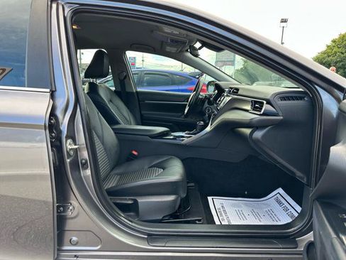 Used 2019 Toyota Camry SE FWD image 18