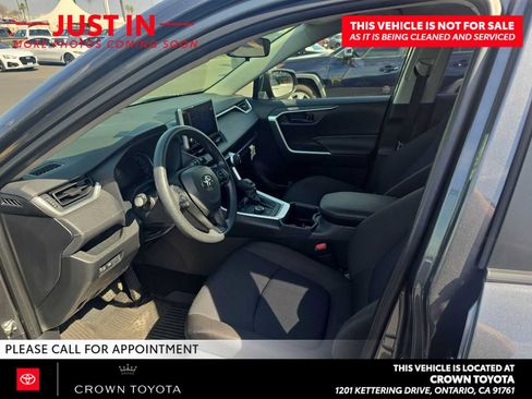 Used 2025 Toyota RAV4 LE AWD/4WD image 4