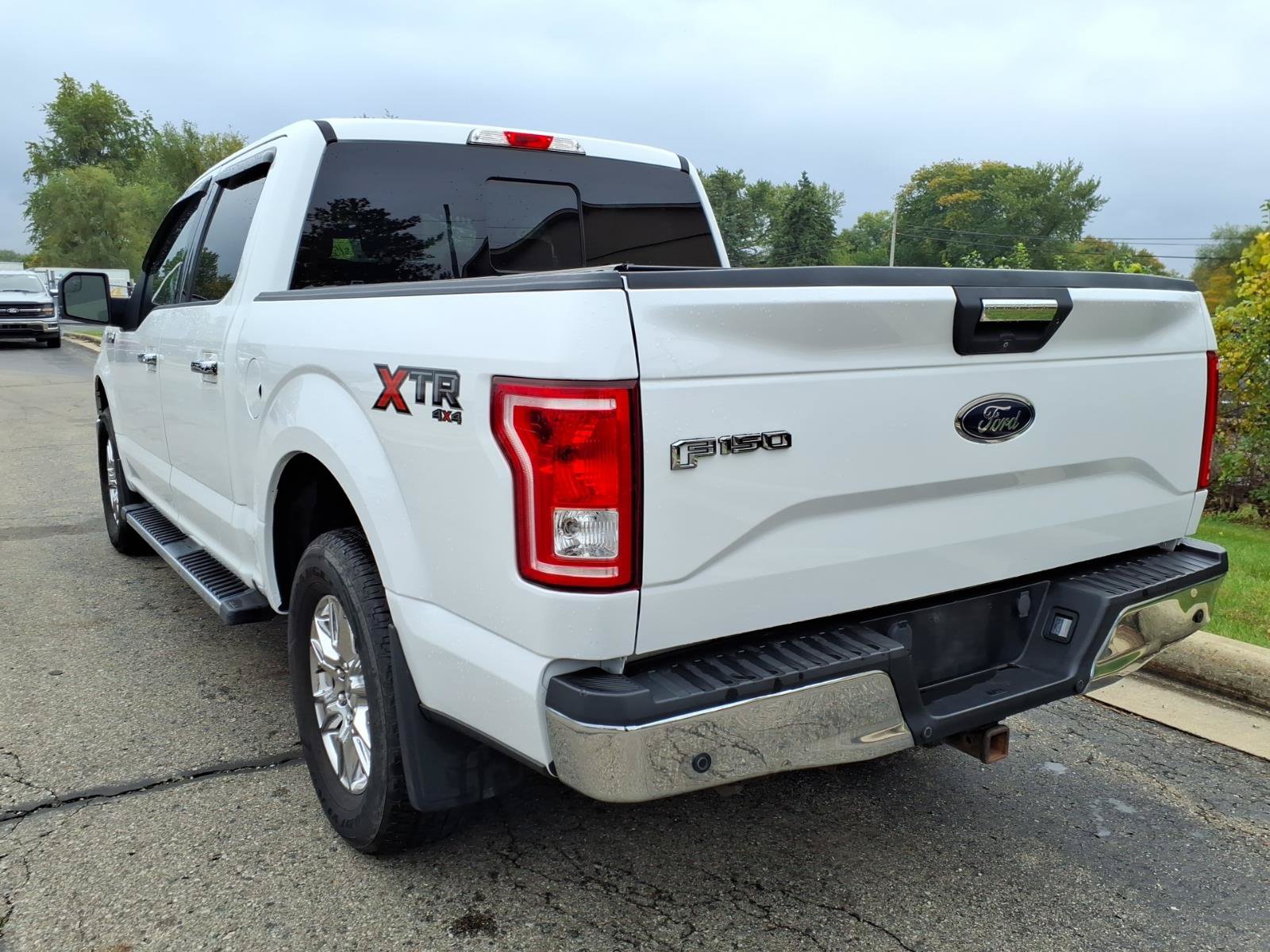 Used 2017 Ford F150 XLT w/ Equipment Group 302A Luxury AWD/4WD image 4