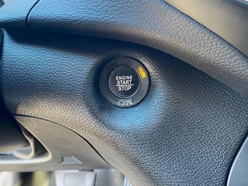 Used 2021 Jeep Cherokee Limited image 6