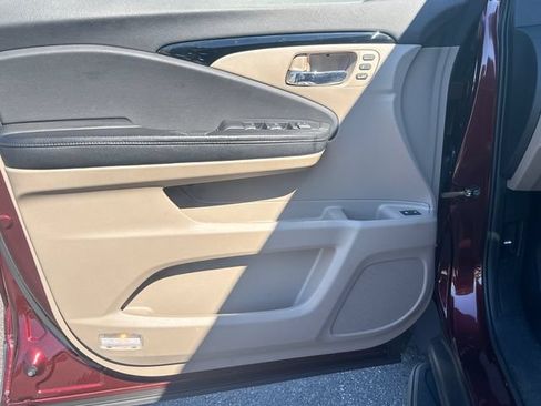 Used 2019 Honda Pilot Touring image 10