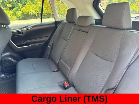 Used 2021 Toyota RAV4 LE AWD/4WD image 21