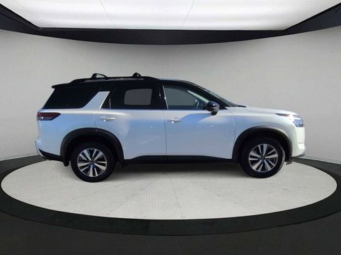 Used 2022 Nissan Pathfinder SL image 9
