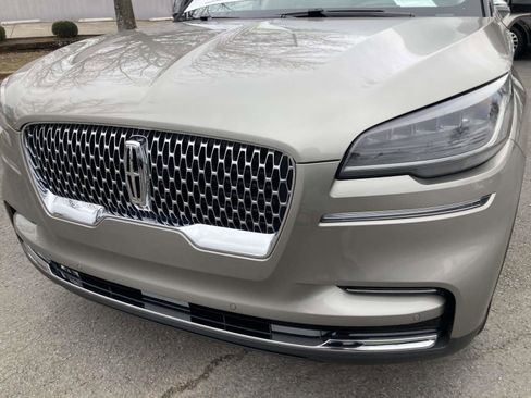 Used 2023 Lincoln Aviator Reserve w/ Equipment Group 201A image 10