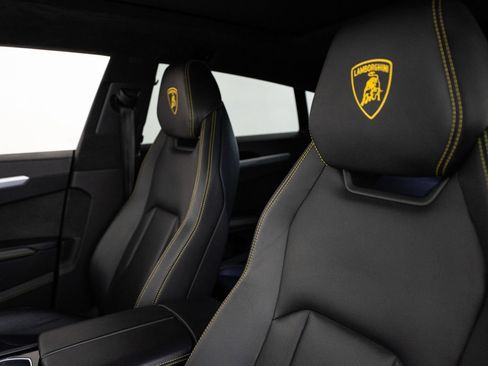 Used 2020 Lamborghini Urus AWD/4WD image 21