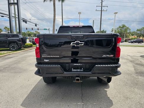 Used 2024 Chevrolet Silverado 2500 ZR2 w/ Technology Package AWD/4WD image 4
