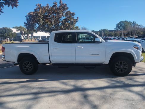 Certified 2020 Toyota Tacoma SR5 image 11