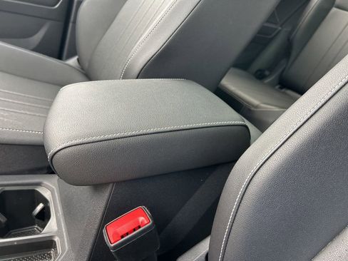 Used 2023 Volkswagen Tiguan SE image 36