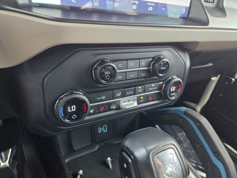 Used 2023 Ford Bronco Wildtrak image 27