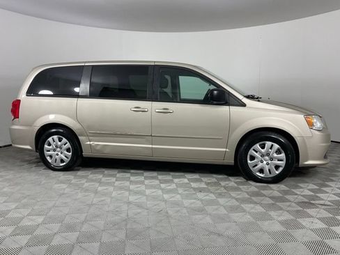 Used 2016 Dodge Grand Caravan SE w/ Quick Order Package 29E SE FWD image 11