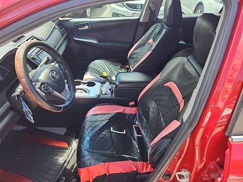 Used 2014 Toyota Camry SE image 10