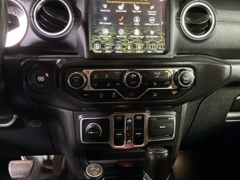 Used 2018 Jeep Wrangler Unlimited Sahara w/ Uconnect 4C Nav & Sound Group AWD/4WD image 31