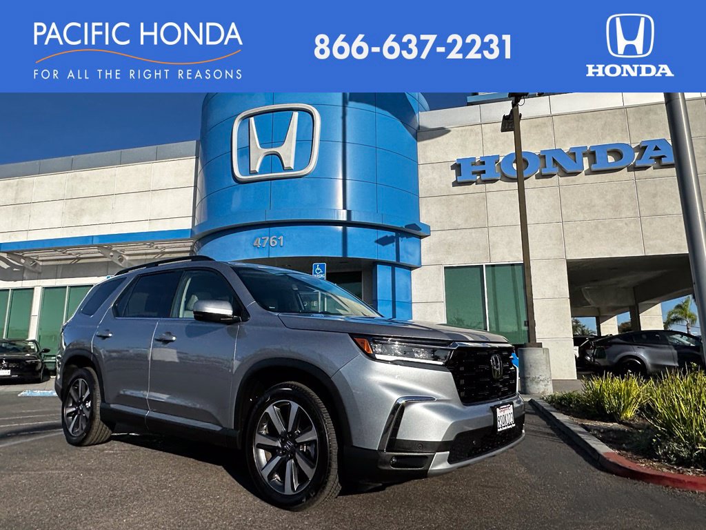 Used 2025 Honda Pilot Touring image 1