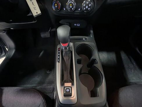 Used 2024 Chevrolet Trax RS FWD image 35