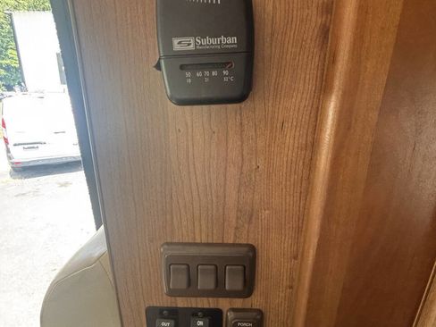 Used 2015 Mercedes-Benz Sprinter 3500 image 34