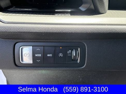 Used 2024 Chevrolet Traverse LT AWD/4WD image 23