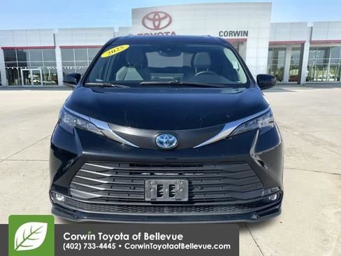 Used 2025 Toyota Sienna XLE image 8