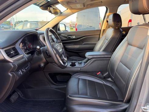 Used 2022 GMC Acadia Denali w/ Denali Technology Package FWD image 16