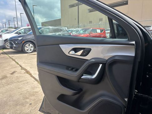 Used 2025 Chevrolet Blazer LT image 18