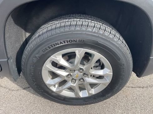Used 2020 Chevrolet Traverse LT FWD image 32