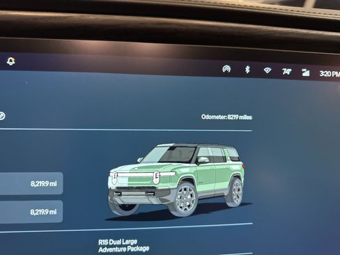 Used 2025 Rivian R1S Adventure image 39