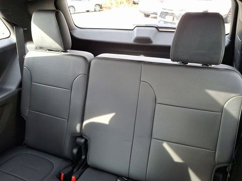 Used 2023 Chevrolet Traverse Premier image 11