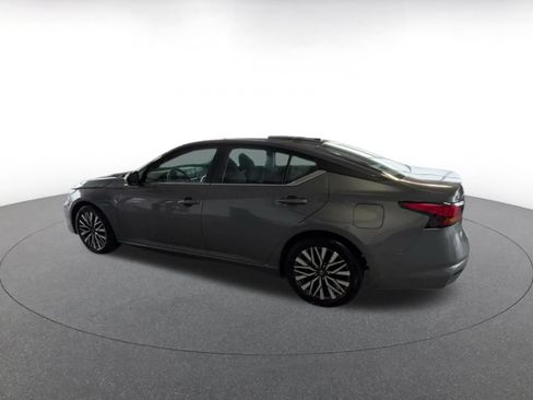 Used 2026 Nissan Altima 2.5 SV FWD image 9