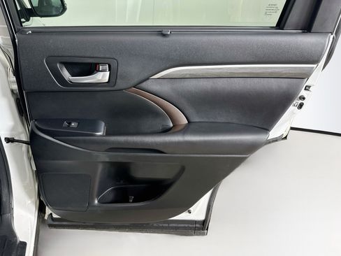Used 2017 Toyota Highlander Limited FWD image 34