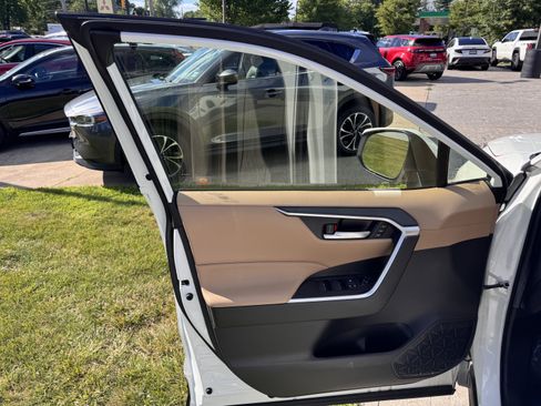 Used 2020 Toyota RAV4 XLE Premium AWD/4WD image 22