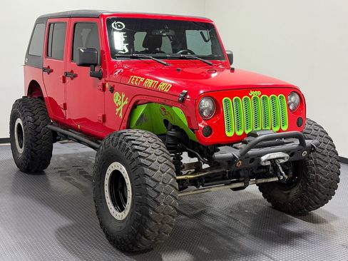 Used 2015 Jeep Wrangler Unlimited Rubicon w/ Connectivity Group AWD/4WD image 4