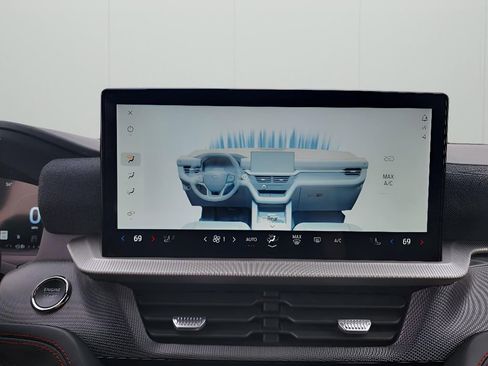 Used 2025 Ford Explorer ST-Line image 23