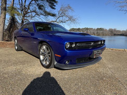 Used 2022 Dodge Challenger R/T image 1