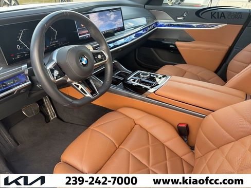 Used 2025 BMW 740i w/ Premium Package image 5