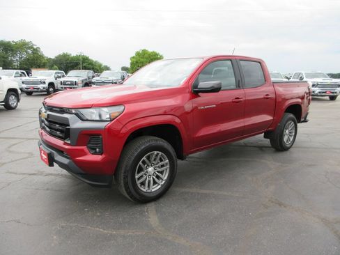 Used 2023 Chevrolet Colorado LT w/ LT Convenience Package AWD/4WD image 13