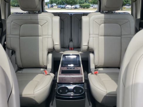 Certified 2023 Lincoln Aviator Reserve w/ Equipment Group 201A AWD/4WD image 19