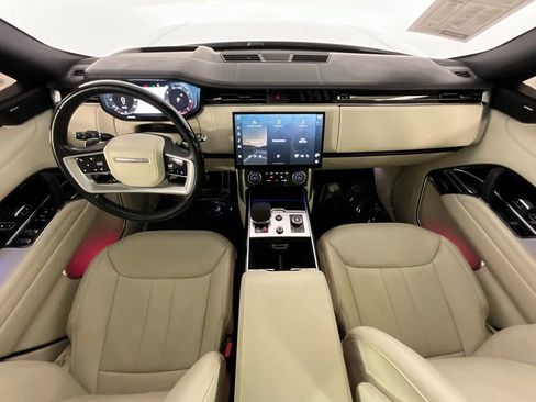Certified 2023 Land Rover Range Rover SE image 10