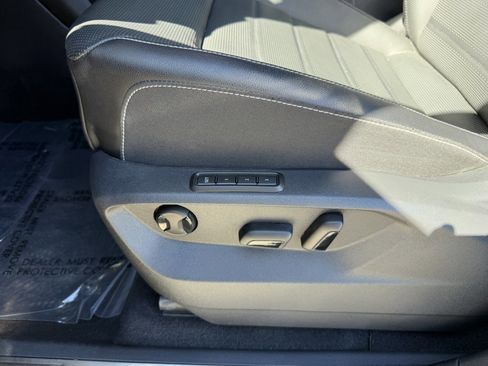 Used 2024 Volkswagen Atlas Cross Sport SEL R-Line image 33