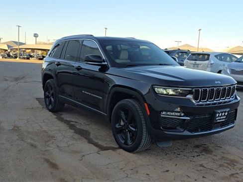 Used 2023 Jeep Grand Cherokee Limited w/ Luxury Tech Group II image 4