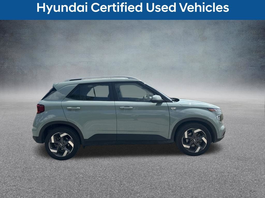 Used 2025 Hyundai Venue SEL FWD image 2